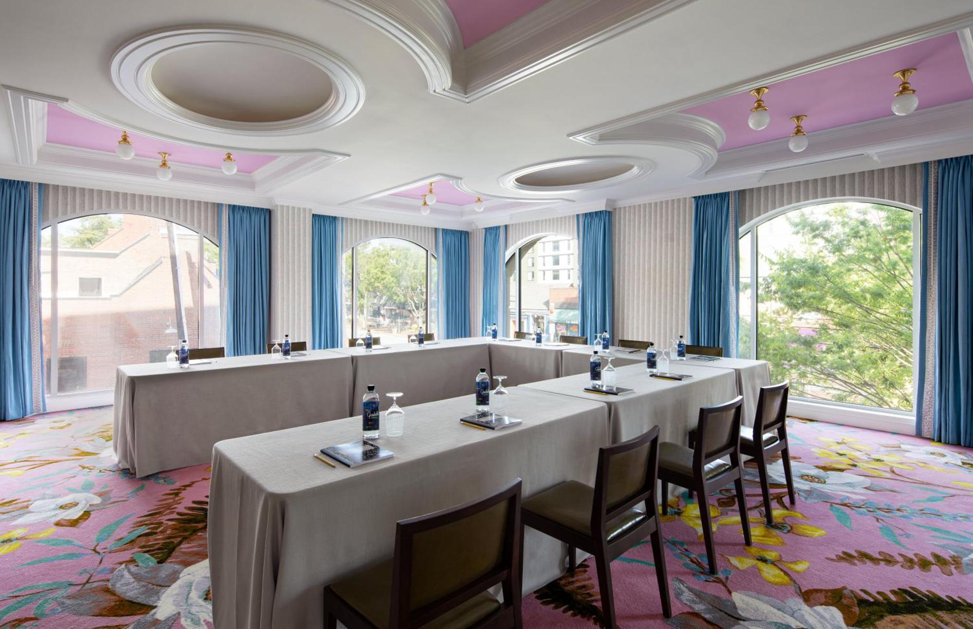 Graduate By Hilton Chapel Hill Hotel Exterior foto