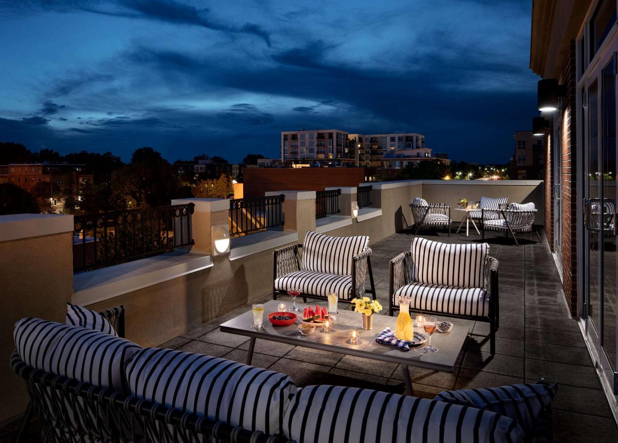 Graduate By Hilton Chapel Hill Hotel Exterior foto